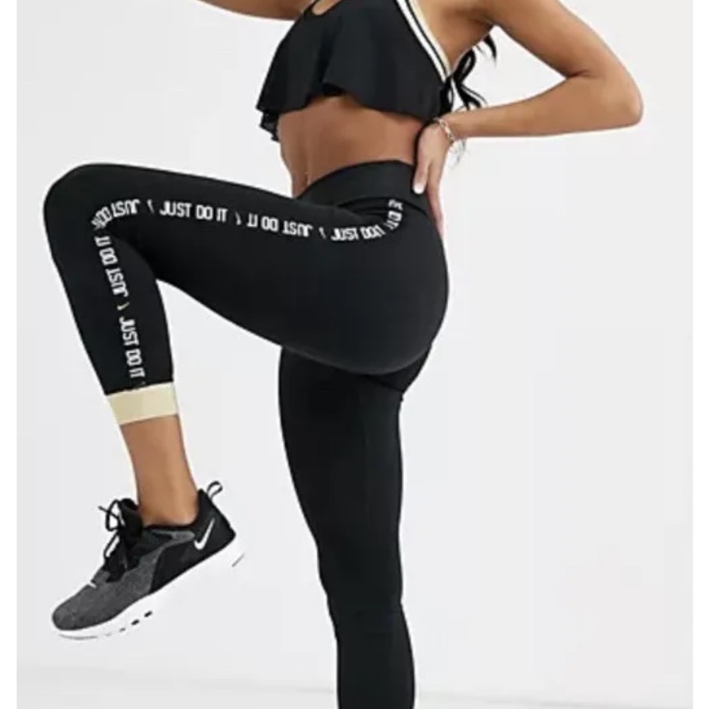 Nike women’s M black glitter Capri tights leggings workout pants running…